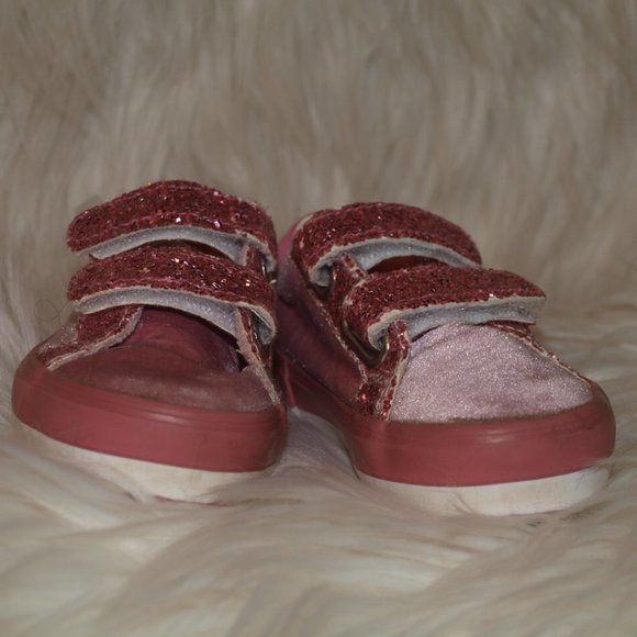 Kids Pink Velvet TENNIS SHOES With Glitter BY DREAM SEEK SIZE 5 GENTLY USED - Picture 2 of 6